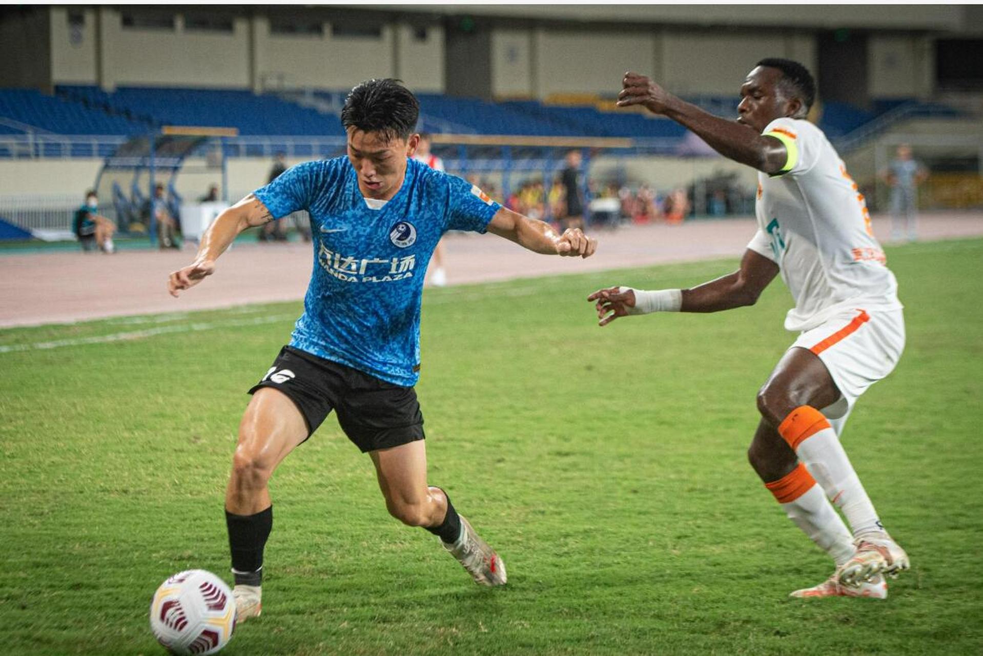 武汉卓尔球员表现出色，帮助球队取胜