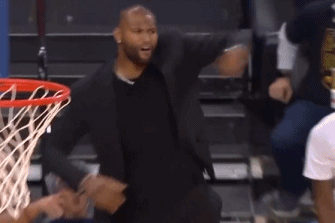 穆古鲁扎重返赛场，爆冷首场状态出色，勇士观众沸腾！的简单介绍